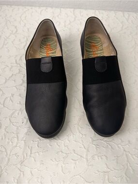 Black Slip-On women’s Comfort Shoes Fly London Softinos Shoes Size 8.5 Leather
